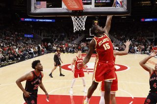 Clint Capela (15) précieux aussi en défense. KEYSTONE/AP/Miguel Martinez